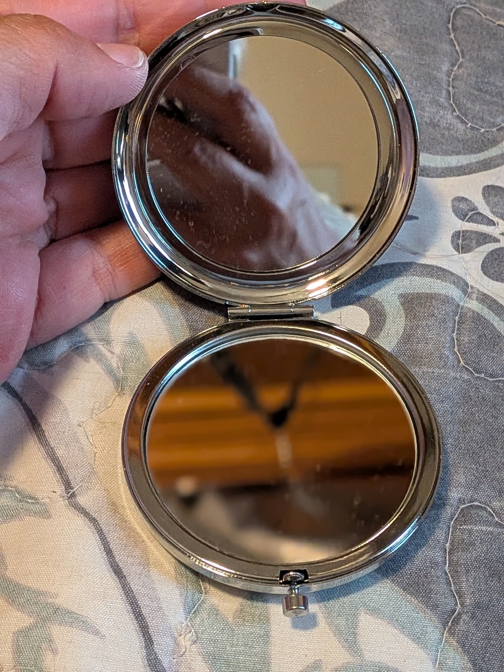 Compact Mirror Double-Sided Pocket Mirror in‎ Shiny Silver Etched